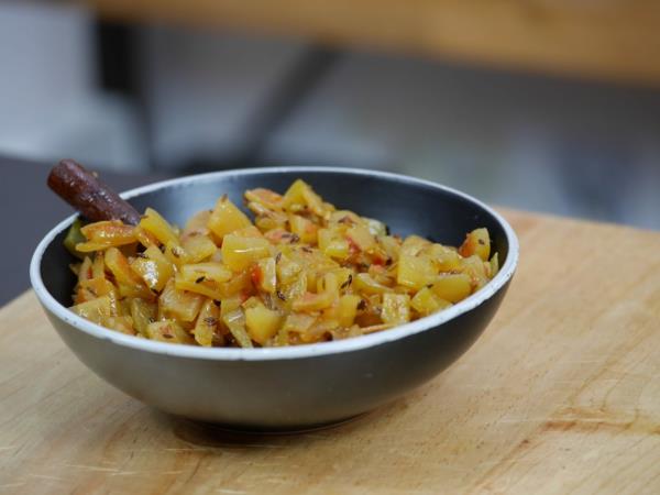Valmista vesimelonin kuoren curry