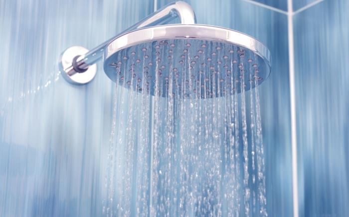 Vaihtelevat suihkuesimerkit veden lämpötila vaihtelevat suihkut vaikuttavat terveyteen