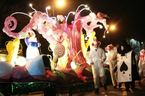 weiberfastnacht 2015 karnevaaliasut alice ihmemaassa