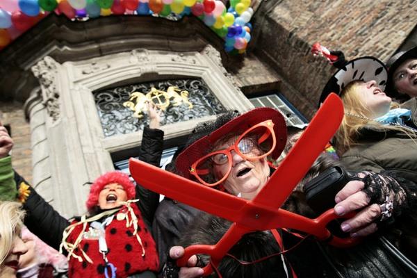 Weiberfastnacht 2015 leikattu saksiside