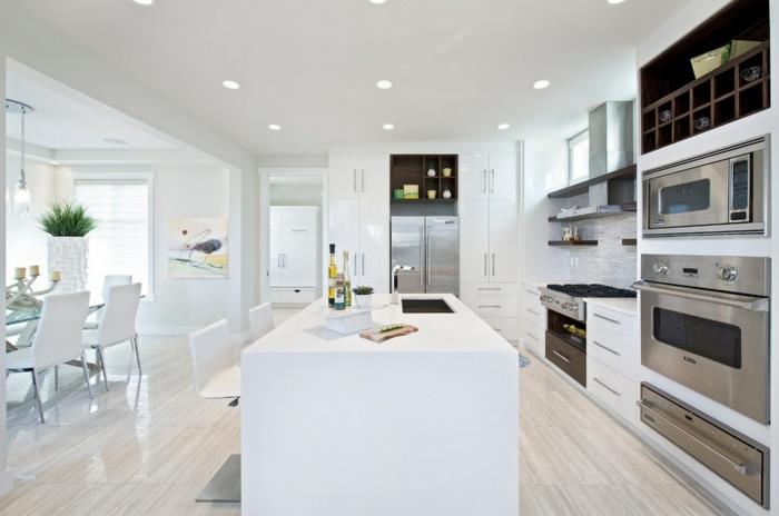 valkoinen keittiö design keittiösaari sisäänrakennettu keittiökalusteet ruokapöydän tuolit