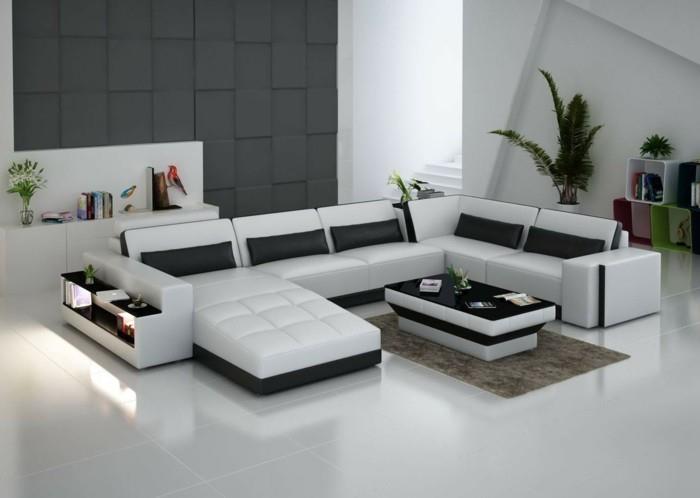 valkoinen sohva mustilla koristetyynyillä