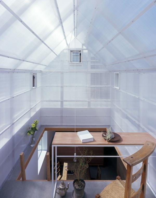 Valkoinen läpinäkyvä talo Aasian design -kota