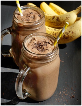 Chokolade banan nødde shake