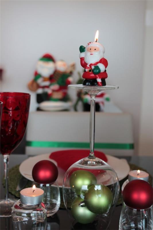 joululahjaideoita pöydän suunnittelu joulupalloilla