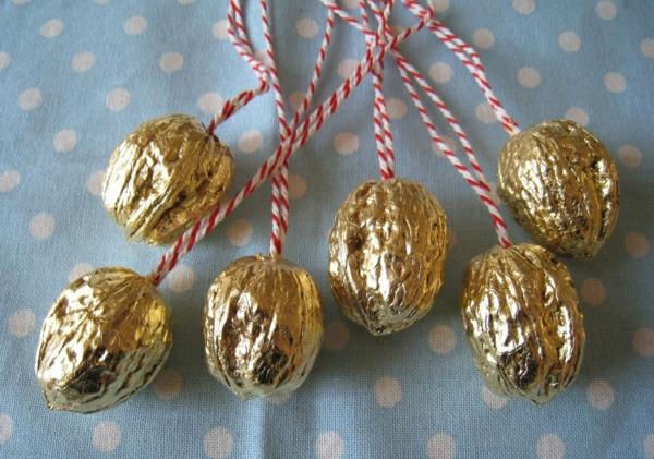ideoita joulukoristeiden koristeluun saksanpähkinät kulta