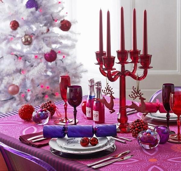 Joulupöydän koristelu violetti