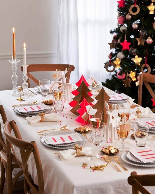 Joulupöydän koristelu vaaleanpunainen kulta