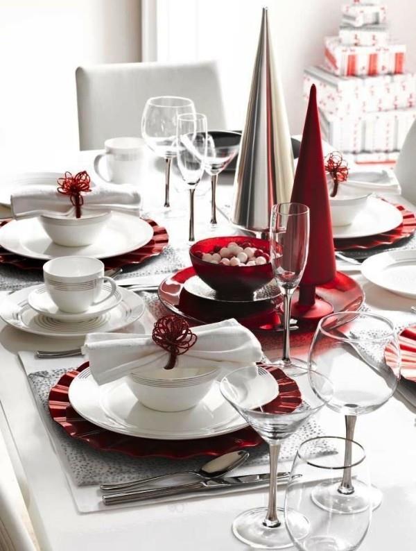 Joulupöydän koristelu punainen hopea