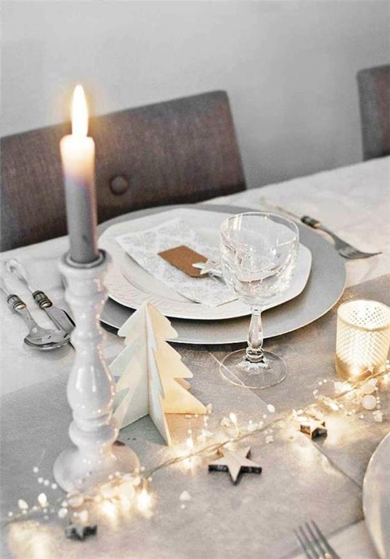 Joulupöydän koristelu valkoinen harmaa