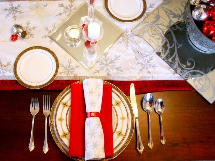 joulupöydän koristelu klassinen lautanen