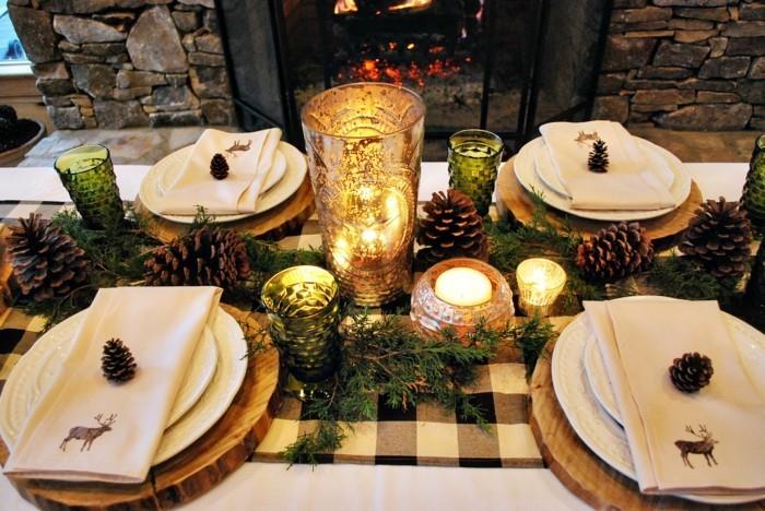 Joulupöydän koristelu klassiset mustat lautaset