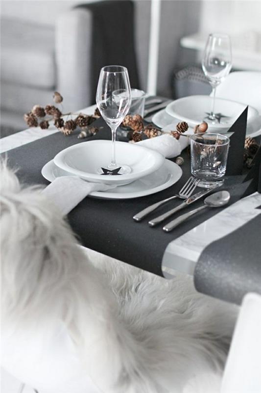 joulupöydän koristelu klassinen lautanen musta jalo