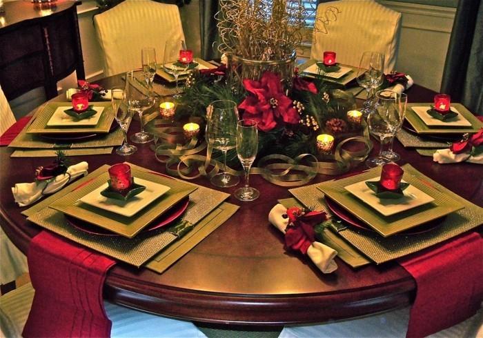 joulupöydän koristelu klassinen musta pyöreä lautanen