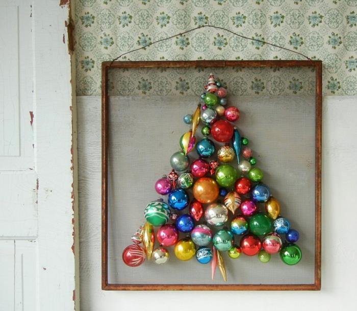 joulukuusi keinotekoinen keinotekoinen joulukuusi testi seinän kautta kuvakehyksen joulukoristeet