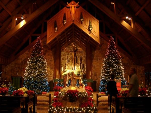 joulukuusi valaistus symmetrinen kirkko