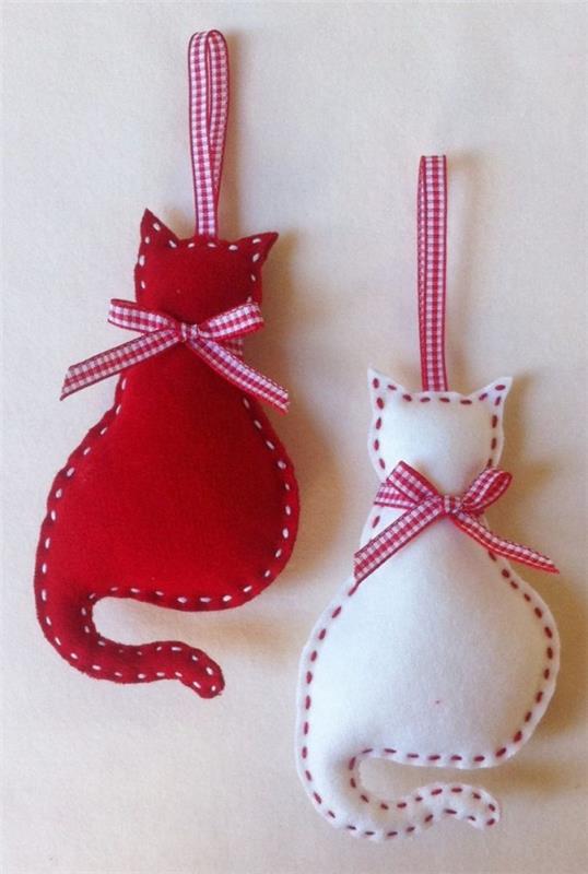 joulukuusi-koristeet-tee-se-itse-kissat-huopa-valkoinen-punainen
