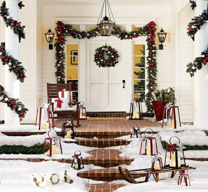 joulukoristeita ulko -sisäänkäynnille koristele portaat joulukranssin koristeketjut