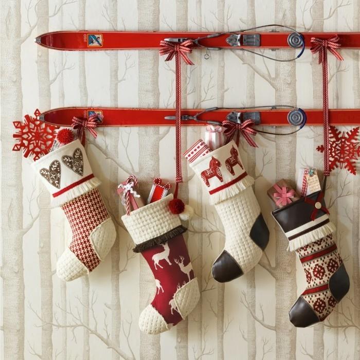 joulukoristeiden diy -ideat sukat suksiseinien koristelu