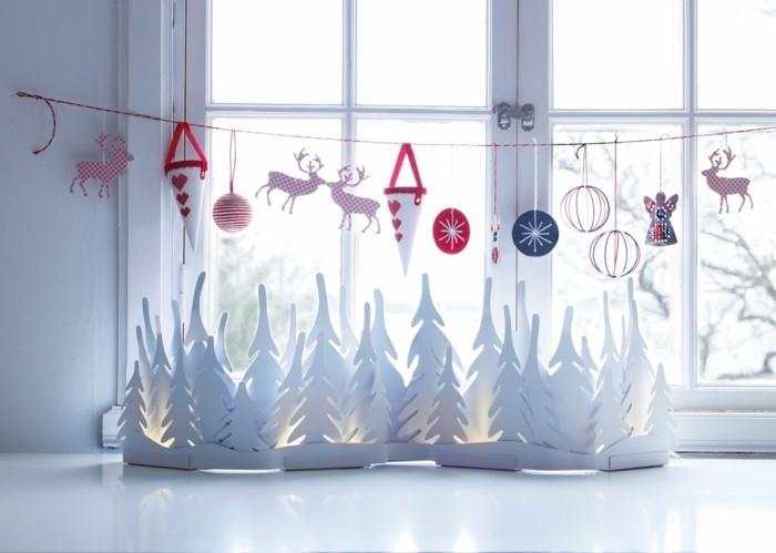 joulukoriste ikkuna valkoiset kuuset värillinen koristeketju
