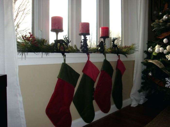 joulukoriste ikkuna ikkunat joulu sukat punaiset kynttilät
