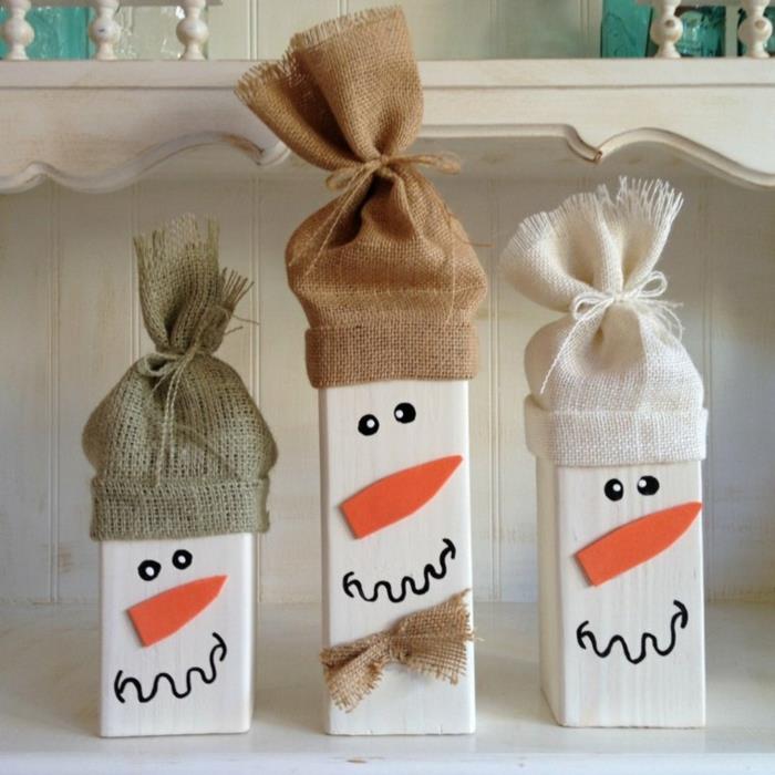 joulukoristeita ideoita diy kierrätys puuhahmot lumiukot juuttikangas