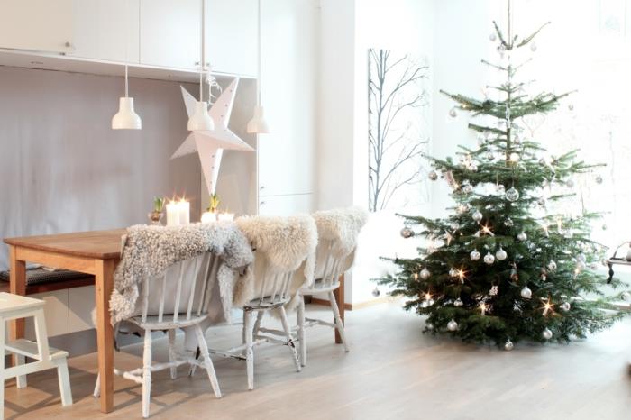 joulukoristeet skandinaaviseen tyyliin joulukuusi ruokapöytä riippuvalaisimet