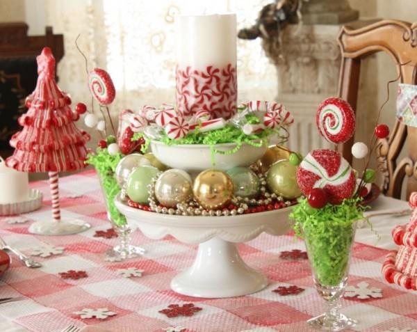 joulupöytä-koristeet-makeiset-joulupallot