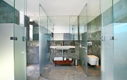 kodin hyvinvointilaitoksen ideoita kylpyhuoneen lasiseinät