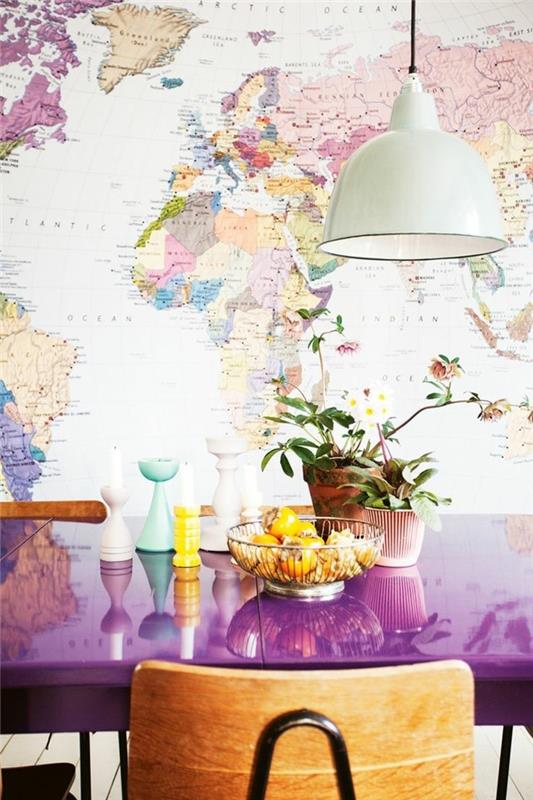 maailmankartta seinä ruokasali sisustaa raikas seinäkoriste violetti ruokapöytä
