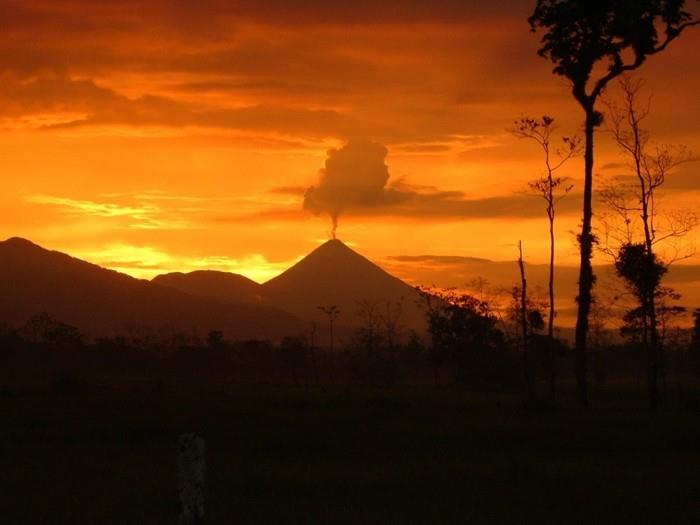 maailmanmatkailu maailmanmatkailu costa rica loma luonnonpuisto tulivuori auringonlasku