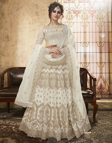 Fehér hímzett Lehenga