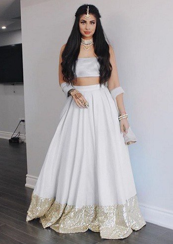 Sima fehér Lehenga