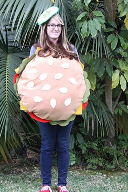 pukeutunut hampurilaisiin kuin hauska Halloween -puku