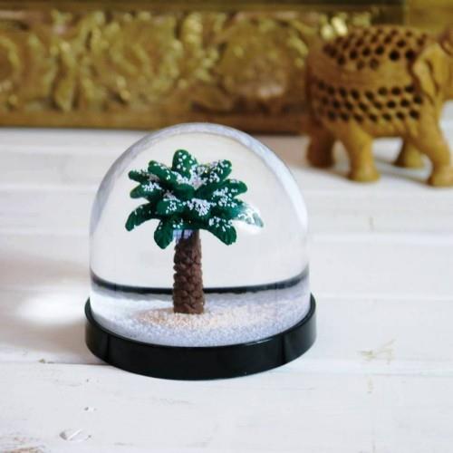 kestävä palmu lumipallo