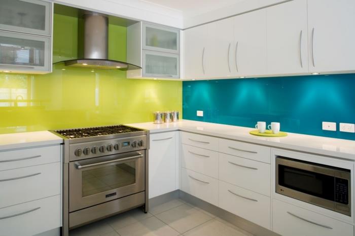 maalaus seinät ideoita keittiö värillinen seinän suunnittelu valkoinen keittiökaapit peilipinnat