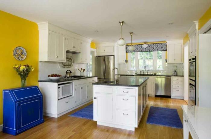 seinämaali keittiömaalaus seinät ideoita keittiö keltainen seinämaali sininen matto sininen pukeutuja