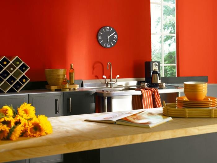 maali seinä keittiö maali seinät ideoita keittiö punaiset kukat viiniteline