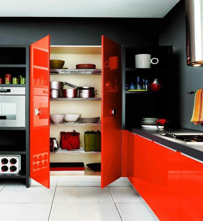 seinän maali keittiömaalaus seinien ideat keittiö musta seinämaali punainen keittiökalusteet valkoiset lattialaatat