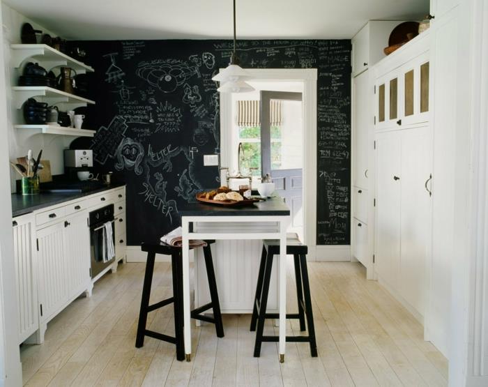 maalaus seinät ideoita liitutaulu keittiö keittiö pöytä musta baarituolit