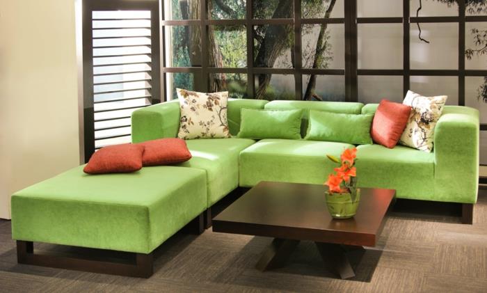 olohuone vihreä kulmasohva sohvapöytä kukkakoriste