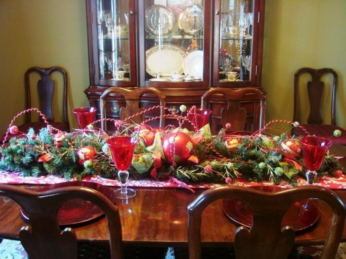 eläviä ideoita ruokapöydän koristeet vihreä punainen astiasto juoksija