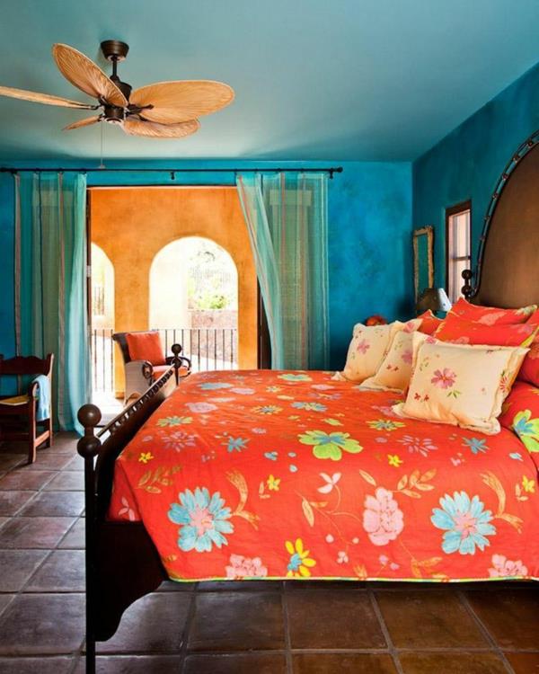 väriideat makuuhuone sininen peittovuode oranssi