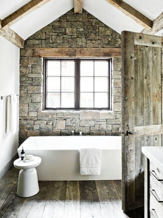 eläviä ideoita vanhat puupalkit kiviseinä kylpyhuone kylpyamme maalaismainen