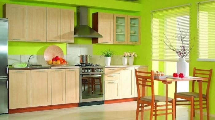 eläviä ideoita keittiön vihreät seinät ja vaaleanruskeat keittiökaapit