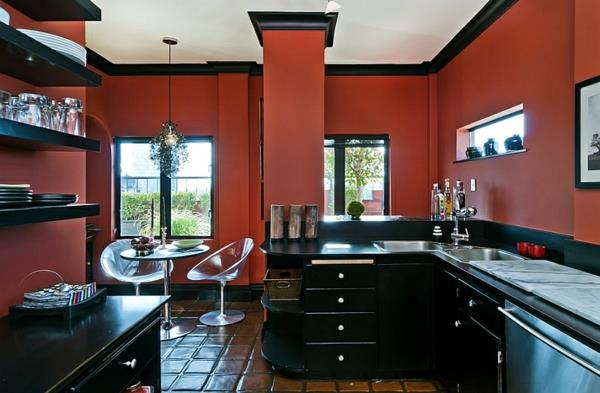 keittiö punainen seinä suunnittelu mustat huonekalut