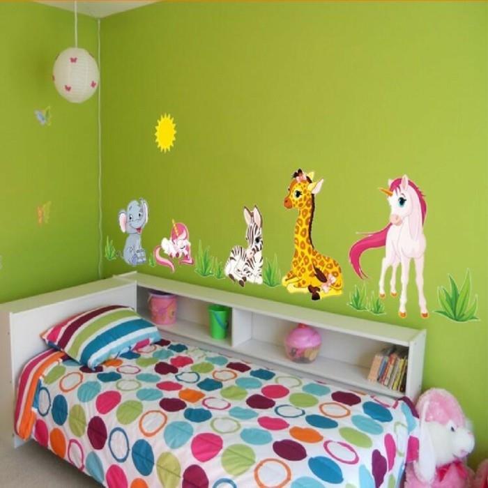 eläviä ideoita lastenhuoneen värillinen vuodevaatteet vihreä seinämaali seinätarrat
