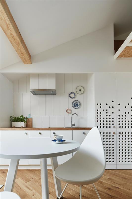 elävät ideat keittiö dachschraege valkoiset huonekalut puulattia