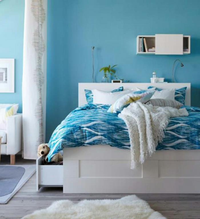 eläviä ideoita makuuhuoneen siniset seinät valkoiset huonekalut turkismatto