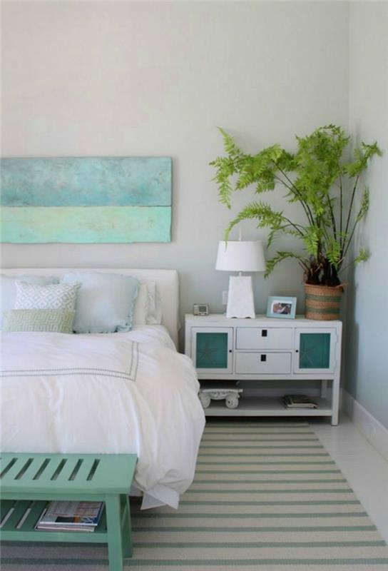eläviä ideoita makuuhuone vihreä korostus raidallinen matto valkoinen vuodevaatteet